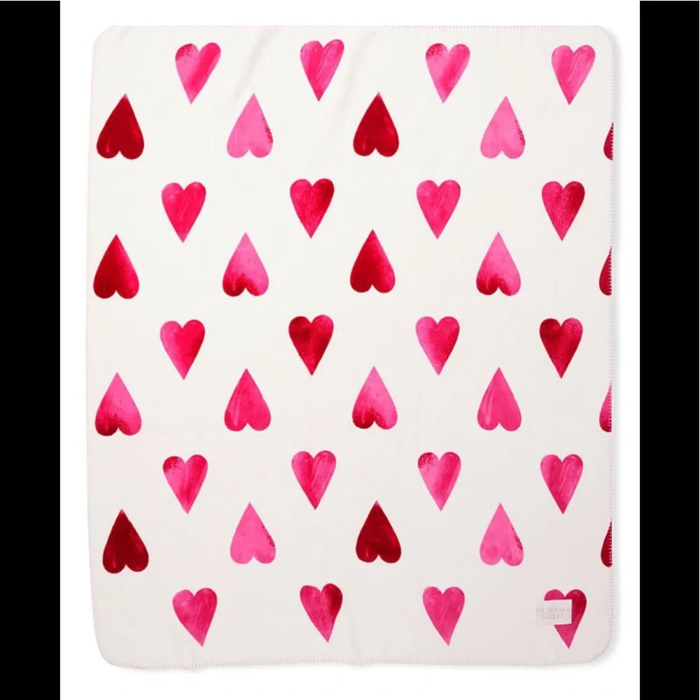 Victoria’s Secret Cozy Plush Fleece Heart Blanket NWT